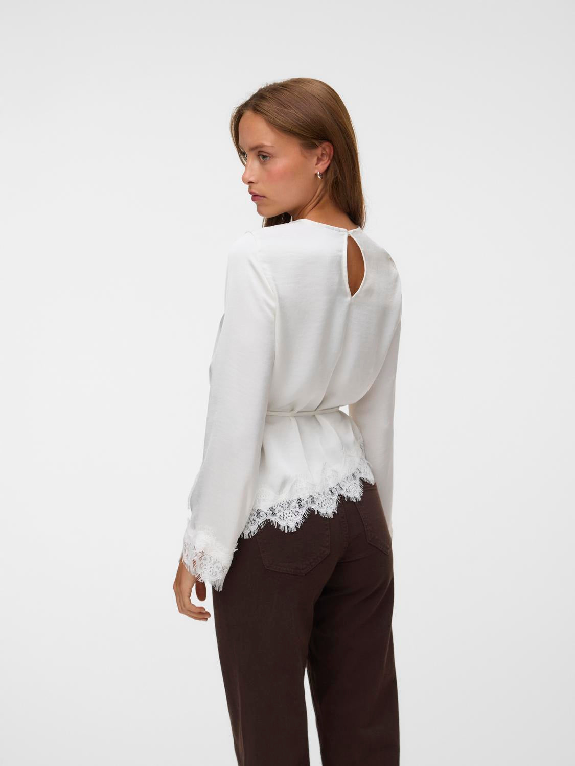 model_shot-back